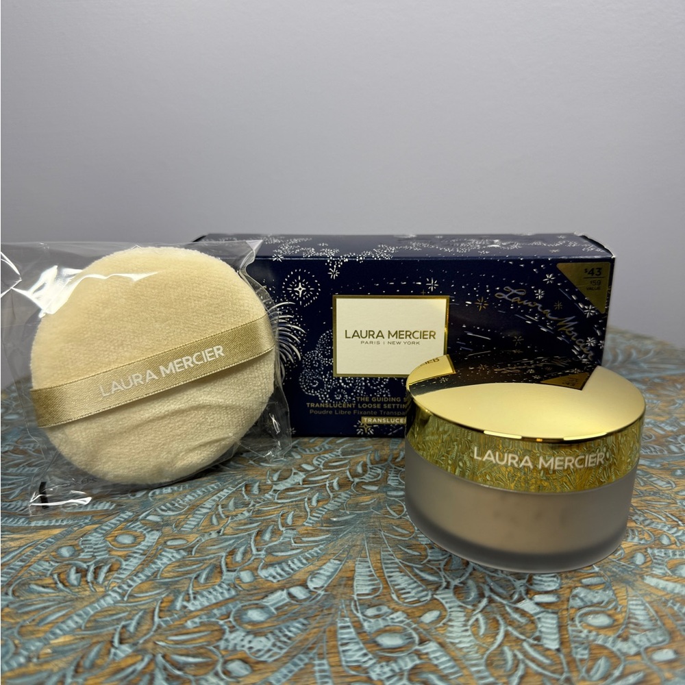 Brand New! Laura Mercier translucent loose setting powder and powder puff
